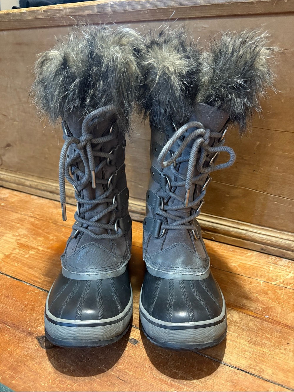 Sorel Joan of Arctic lace up boot size 7 suede gray faux fur